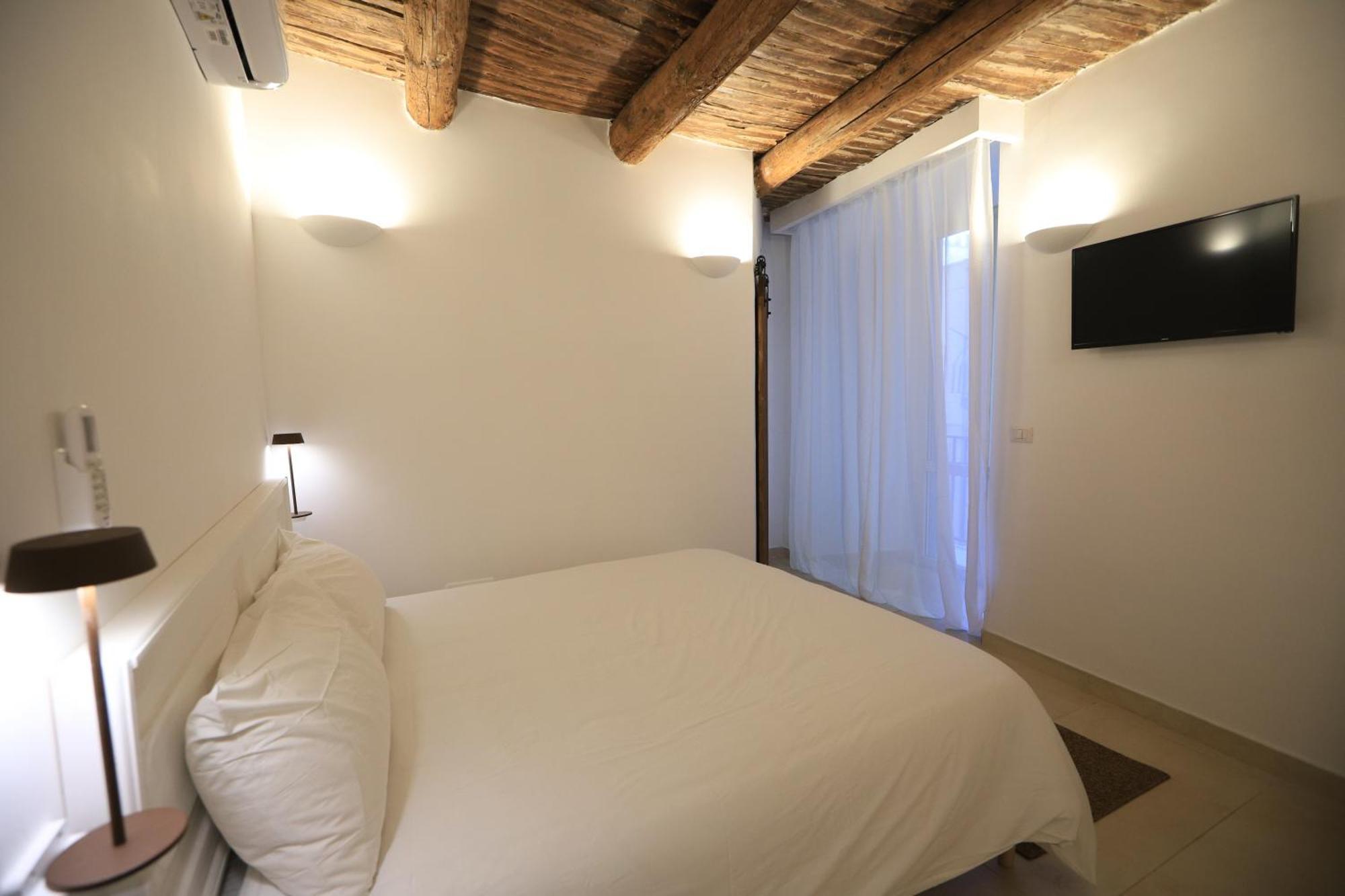 Bed and Breakfast Ai 13 Gradoni Di Chiaia Неаполь Экстерьер фото